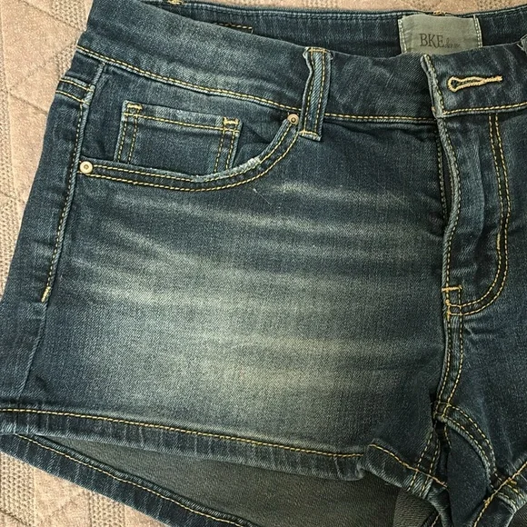 Excellent condition BKE Stella Jean shorts - Picture 2 of 5